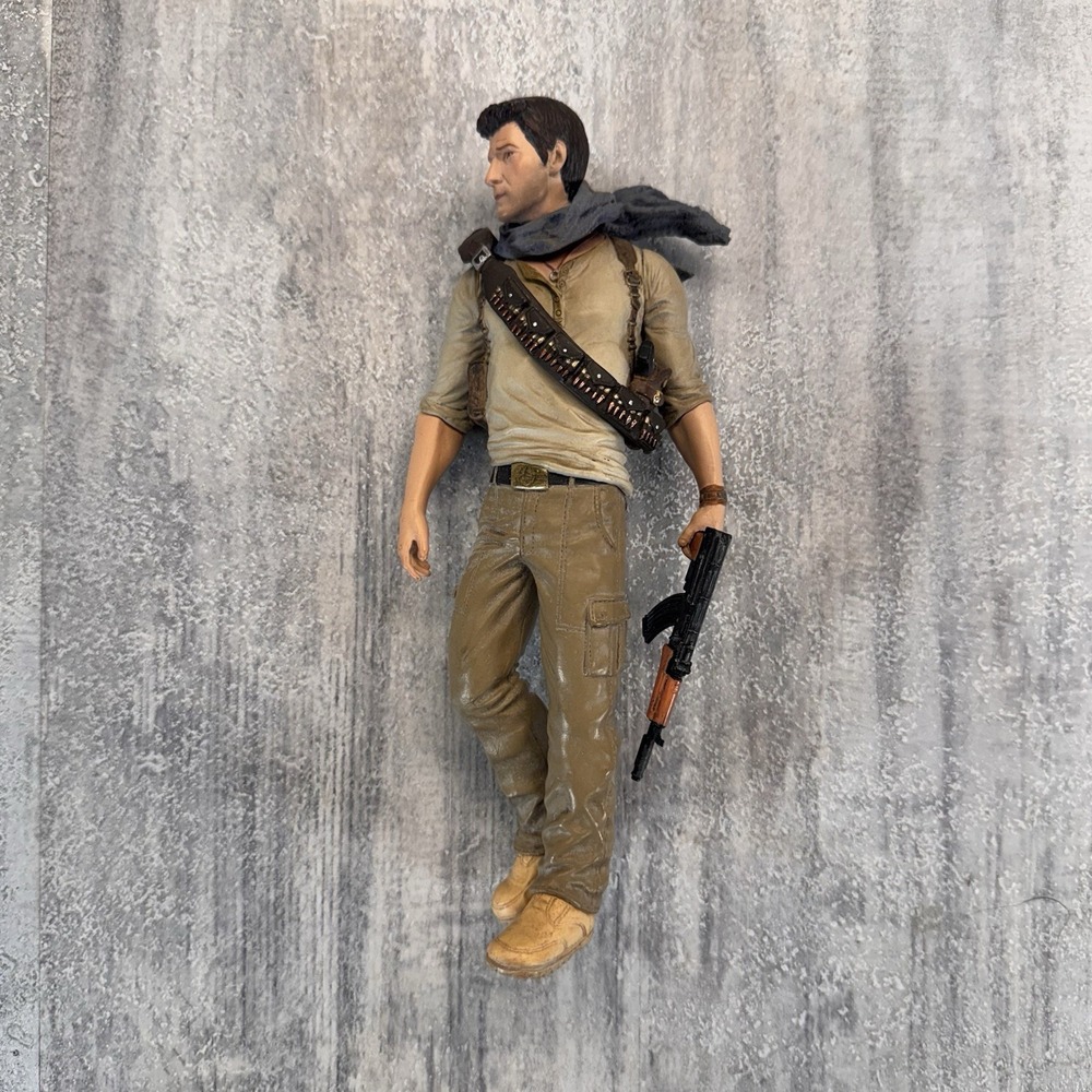 Uncharted 3 PS3 Drake's Deception SideShow Collectibles Nathan Drake Figure